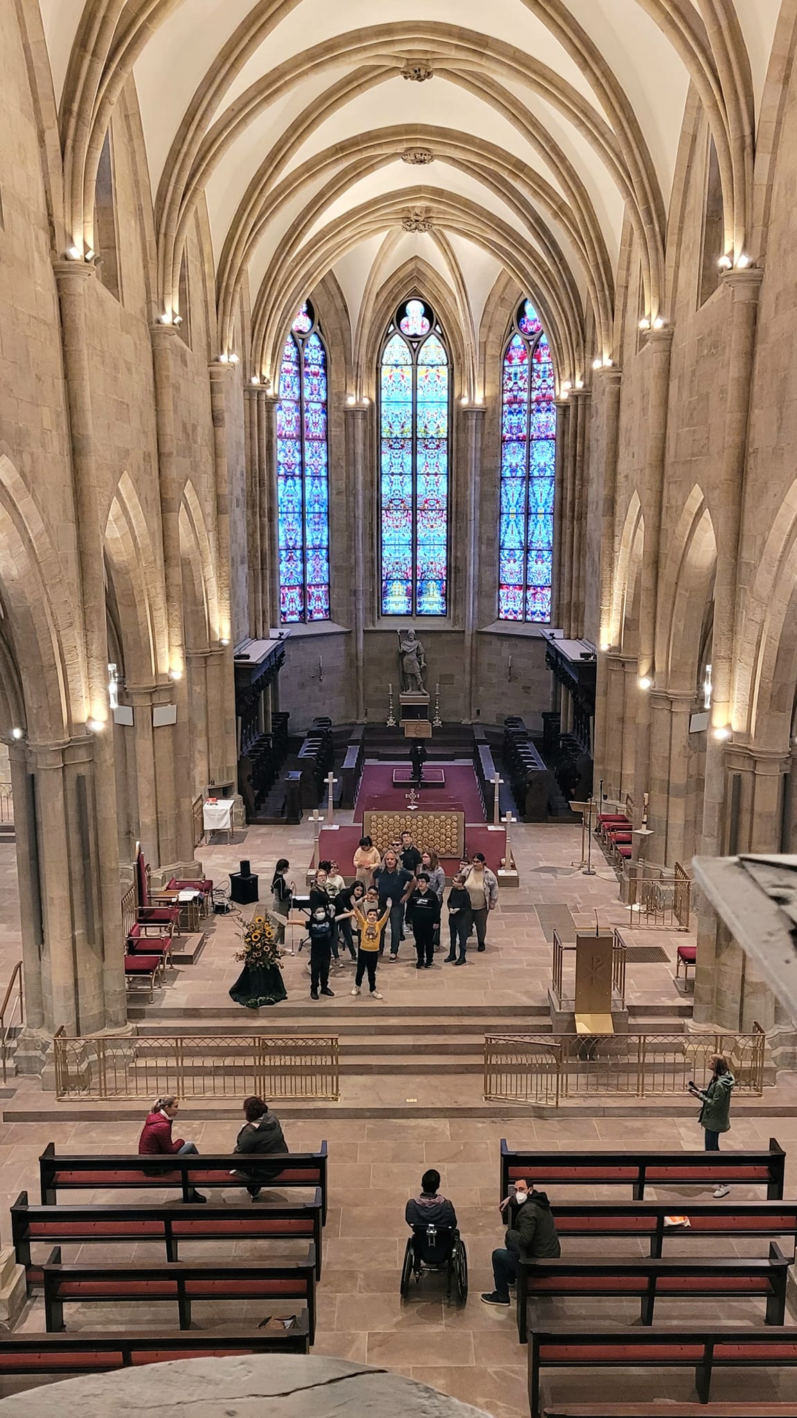 Schulchor%20bei%20der%20Probe%20in%20der%20Abtei%20Tholey Schulchor%20bei%20der%20Probe%20in%20der%20Abtei%20Tholey